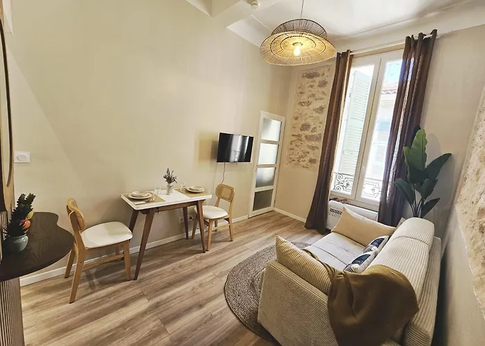 Апартаменти Azura *