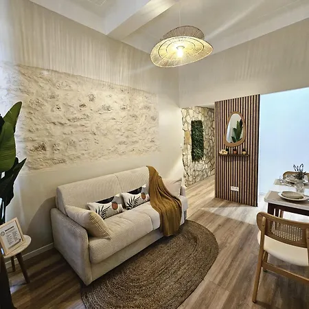 Azura Apartment *